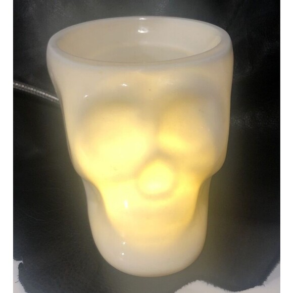 Scentsy Skull Wax Warmer Fall Halloween Spooky Countertop - Picture 1 of 6